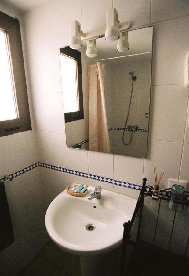Hostal De L'Aigua Sant Llorenc de la Muga Exteriör bild