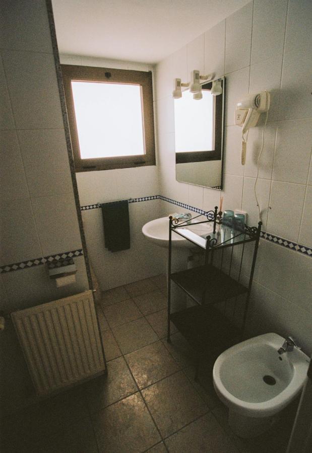 Hostal De L'Aigua Sant Llorenc de la Muga Exteriör bild
