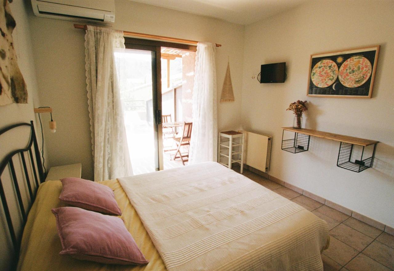 Hostal De L'Aigua Sant Llorenc de la Muga Exteriör bild